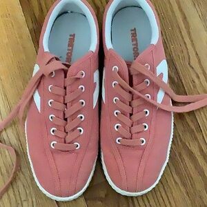Tretorn sneakers. 7.5
